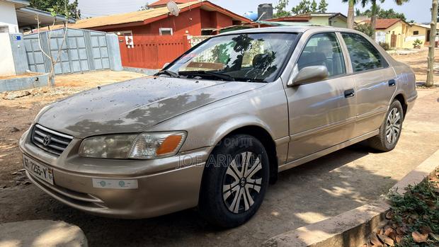 Toyota Camry LE 4dr Sedan (2.2L 4cyl 4A) 2000 Beige