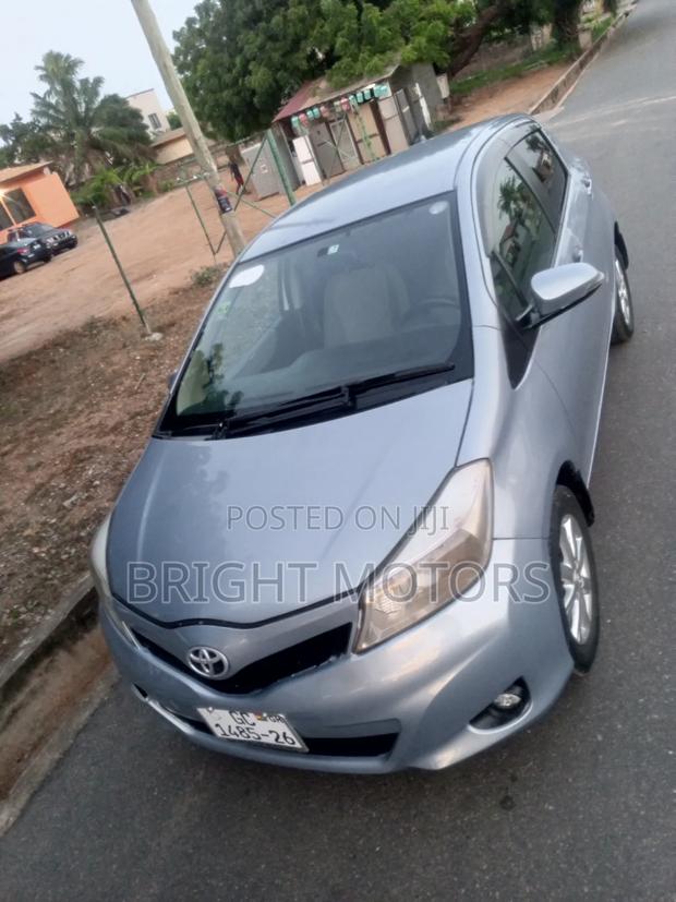 Toyota Vitz 1.5 FWD 5dr 2012 Blue