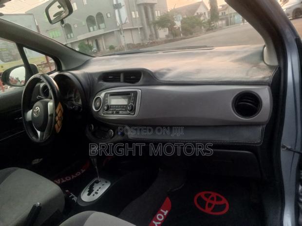 Toyota Vitz 1.5 FWD 5dr 2012 Blue