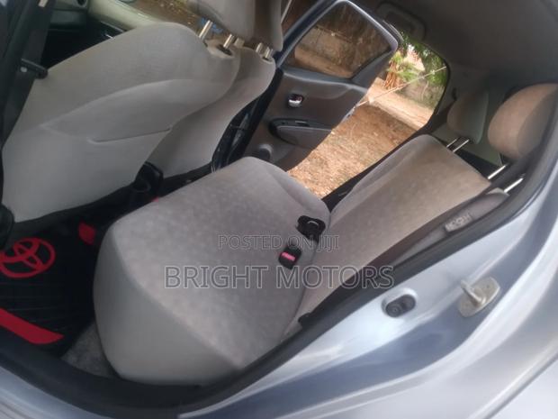 Toyota Vitz 1.5 FWD 5dr 2012 Blue