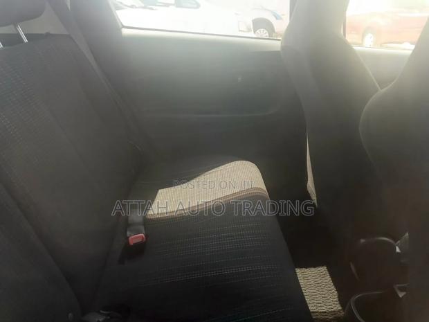 Toyota Vitz 2017 Silver