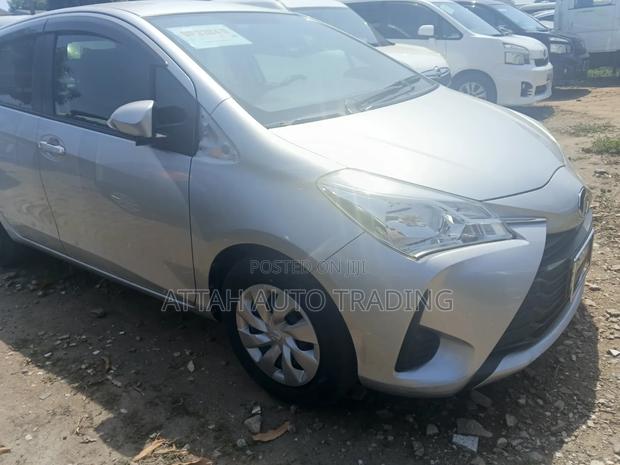 Toyota Vitz 2017 Silver