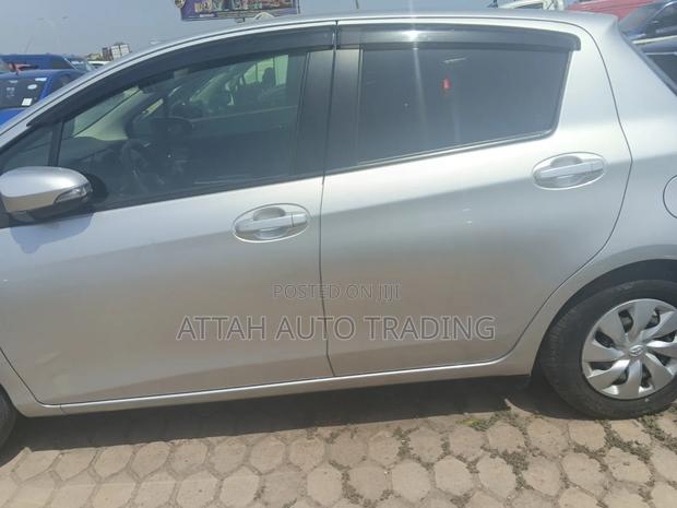 Toyota Vitz 2017 Silver