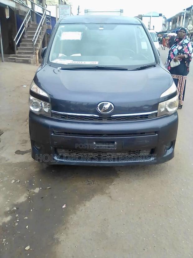 Toyota Vitz 1.3 AWD 5dr 2012 Gray