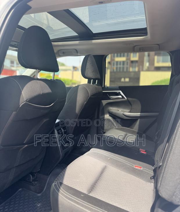 Mitsubishi Outlander 2022 White