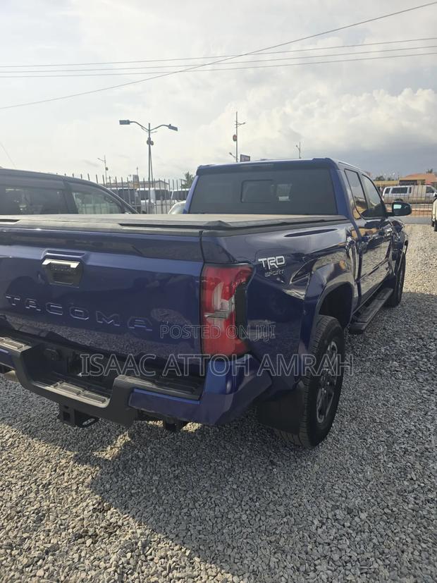 Toyota Tacoma SR Double Cab 4WD 5.0 ft. SB (Automatic) 2025 Blue