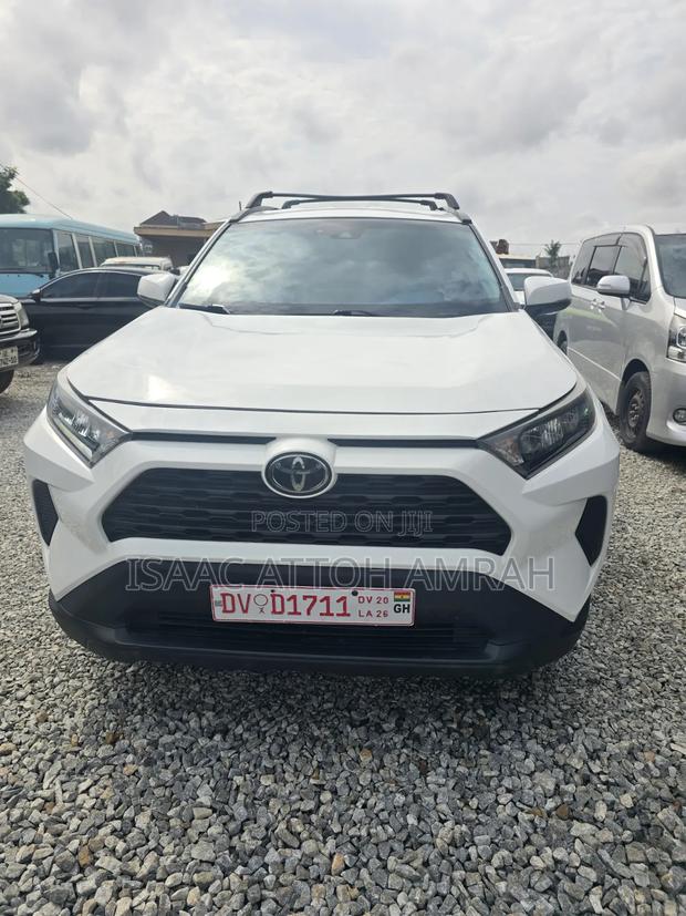 Toyota RAV4 XLE Premium AWD 2020 White