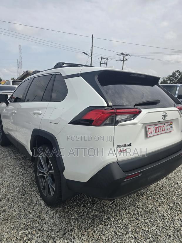 Toyota RAV4 XLE Premium AWD 2020 White