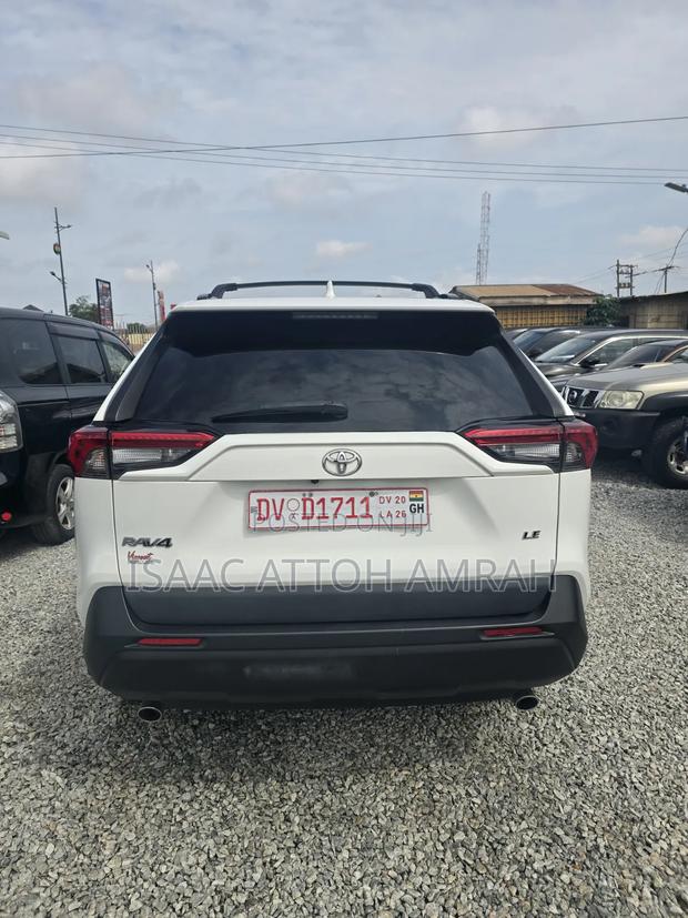 Toyota RAV4 XLE Premium AWD 2020 White