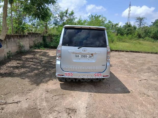 Toyota Voxy 2012 Silver