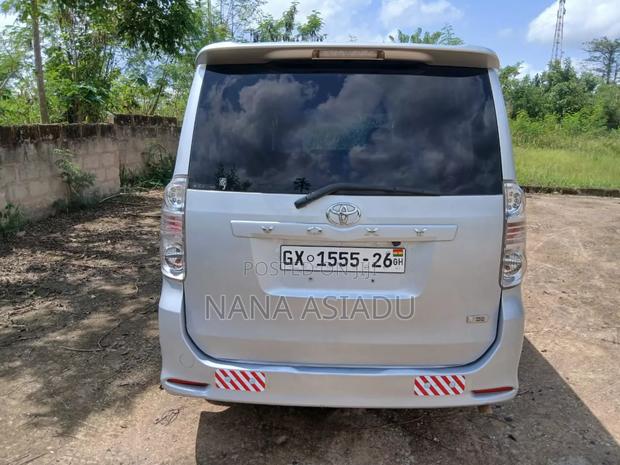 Toyota Voxy 2012 Silver