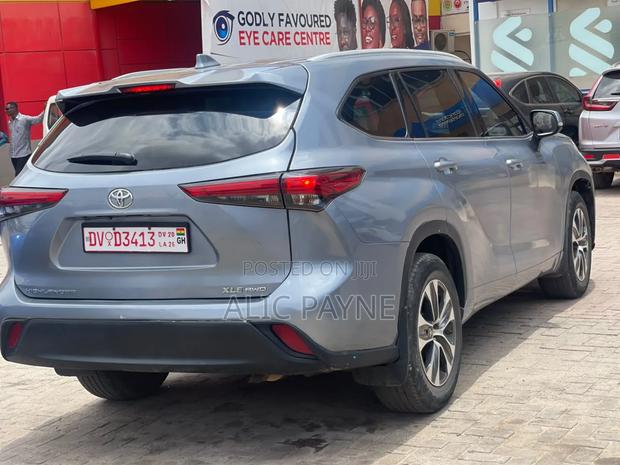 Toyota Highlander XLE 2022 Silver
