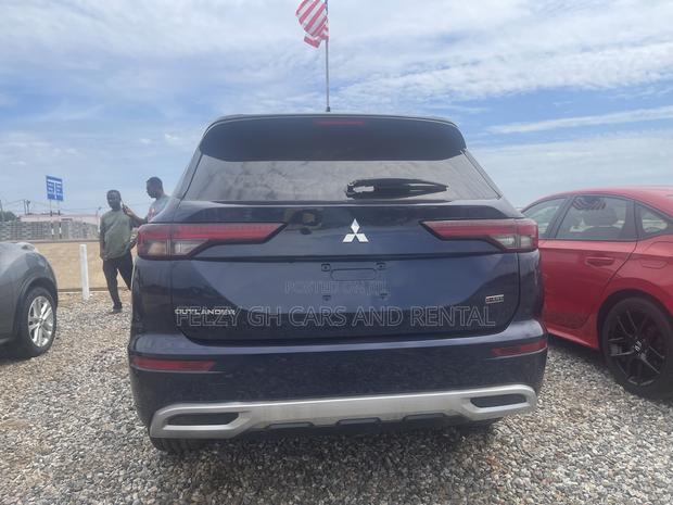 Mitsubishi Outlander SEL Launch Edition 2022 Blue