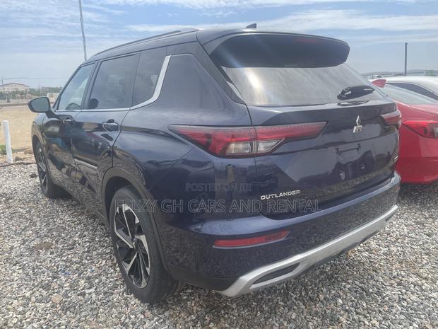 Mitsubishi Outlander SEL Launch Edition 2022 Blue