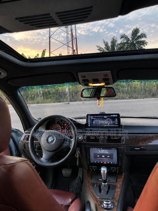BMW 330i 2011