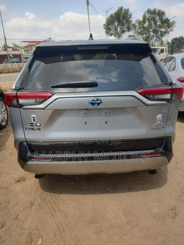 Toyota RAV4 2024 Silver