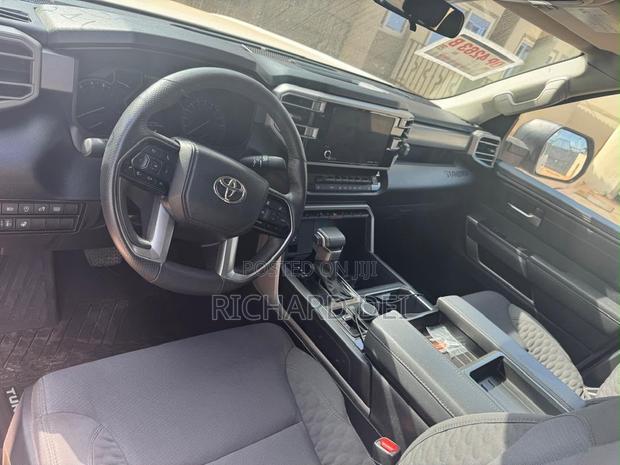 Toyota Tundra 2023 White
