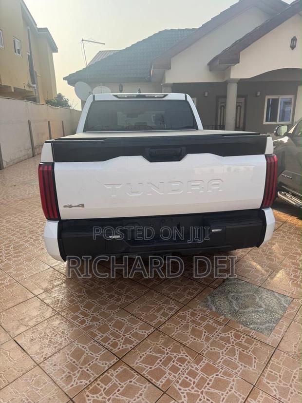 Toyota Tundra 2023 White