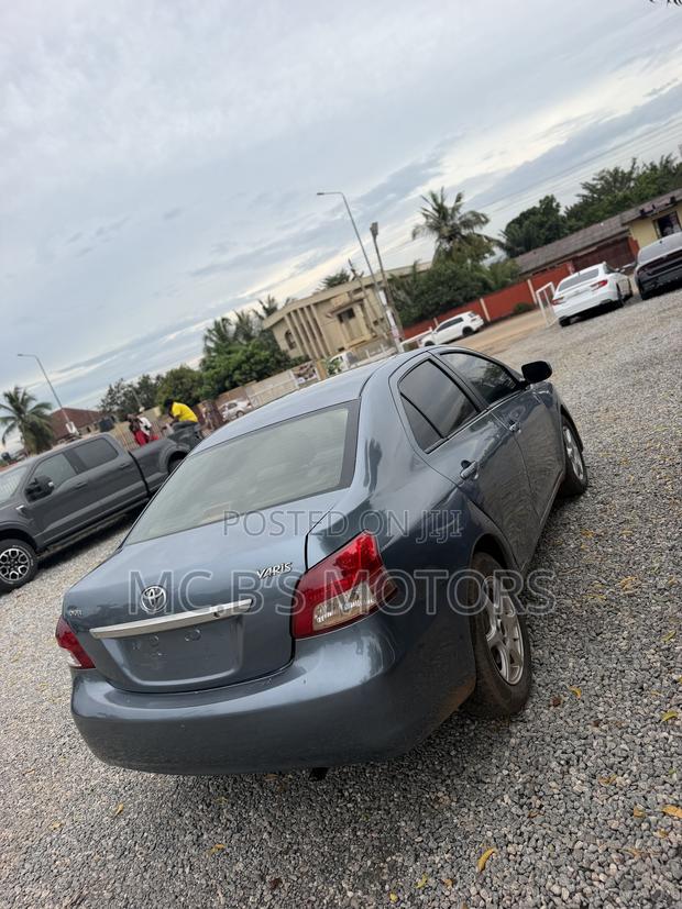 Toyota Yaris 2012 Blue