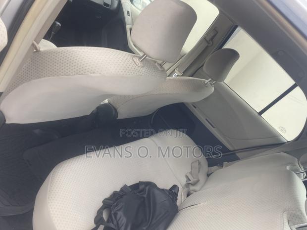 Toyota Vitz 2010 Silver