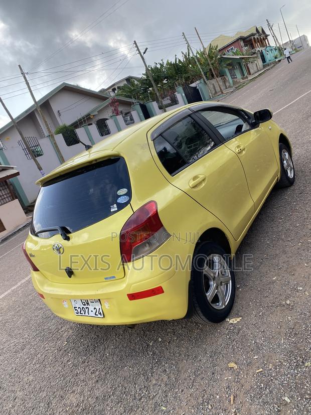 Toyota Vitz 1.3 FWD 5dr 2010 Yellow