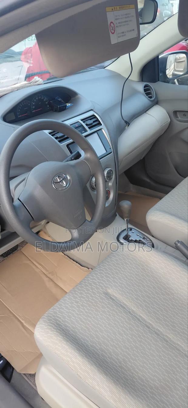 Toyota Belta 2012 Silver