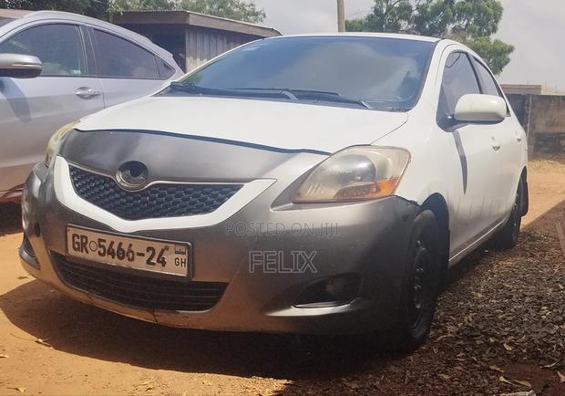 Toyota Yaris 2012 White