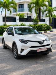 Toyota RAV4 LE 4dr SUV (2.5L 4cyl 6A) 2018 White for sale