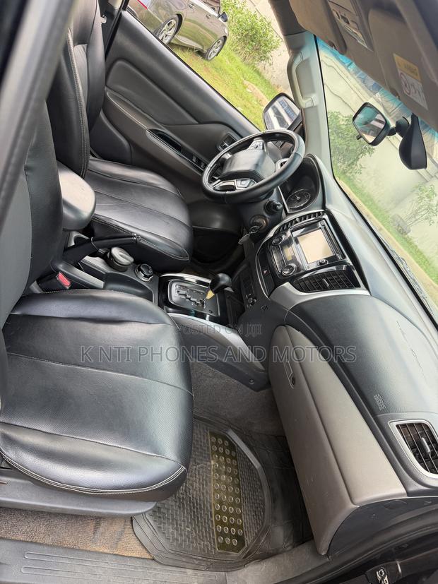 Mitsubishi L200 Double Cab 2.4 181hp 4WD 2017 Black