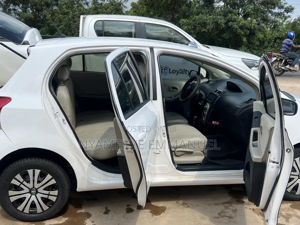 Toyota Vitz 1.0 FWD 3dr 2012 White