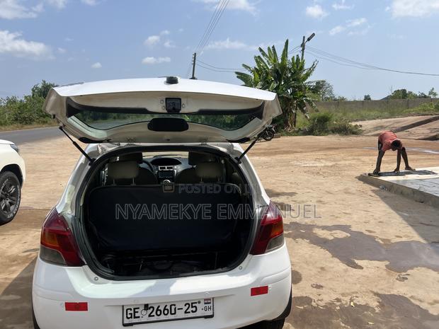 Toyota Vitz 1.0 FWD 3dr 2012 White