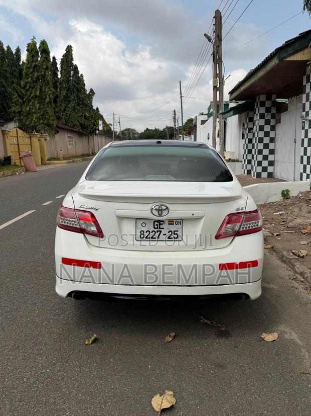 Toyota Camry SE 4dr Sedan (2.5L 4cyl 6A) 2011 White