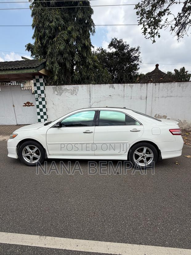 Toyota Camry SE 4dr Sedan (2.5L 4cyl 6A) 2011 White