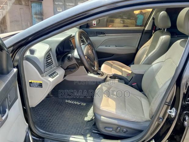 Hyundai Elantra SE Sedan FWD (2.0L 4cyl 6M) 2017 Black