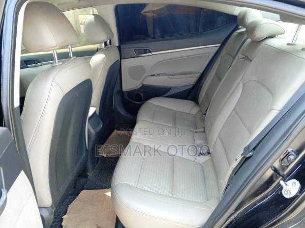Hyundai Elantra SE Sedan FWD (2.0L 4cyl 6M) 2017 Black