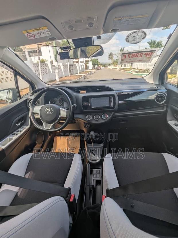 Toyota Vitz 1.3 FWD 5dr 2015 Black