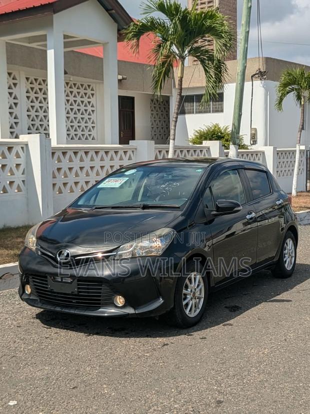 Toyota Vitz 1.3 FWD 5dr 2015 Black