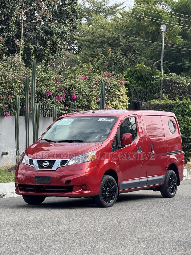 Nissan NV200 SV 2019 Burgundy