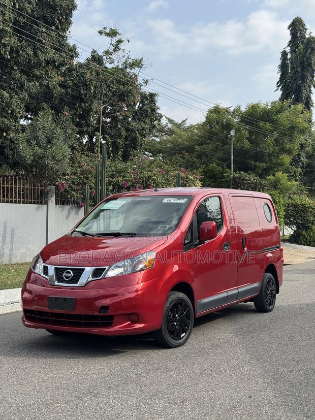 Nissan NV200 SV 2019 Burgundy