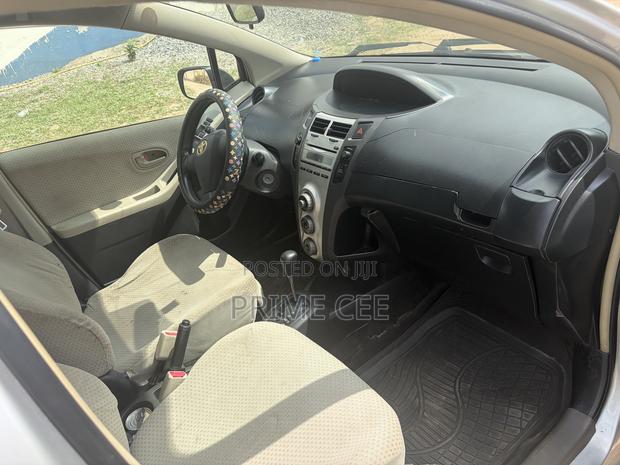 Toyota Vitz 2010 Gray