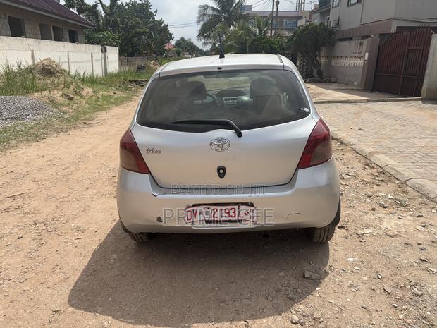 Toyota Vitz 2010 Gray