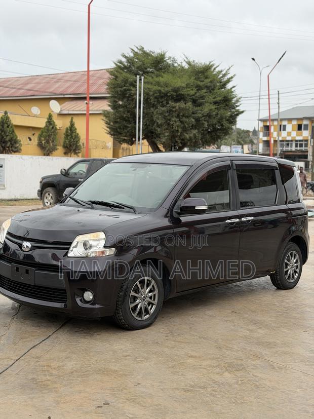 Toyota Sienta 1.5 FWD 2013 Purple
