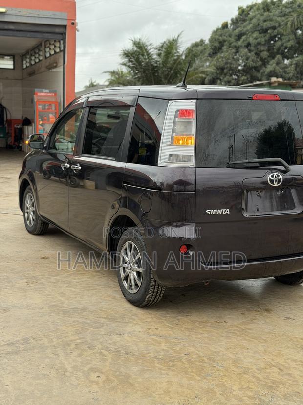 Toyota Sienta 1.5 FWD 2013 Purple
