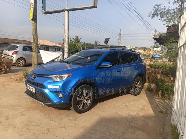 Toyota RAV4 XLE AWD (2.5L 4cyl 6A) 2017 Blue