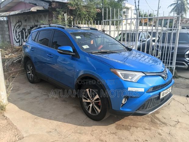 Toyota RAV4 XLE AWD (2.5L 4cyl 6A) 2017 Blue
