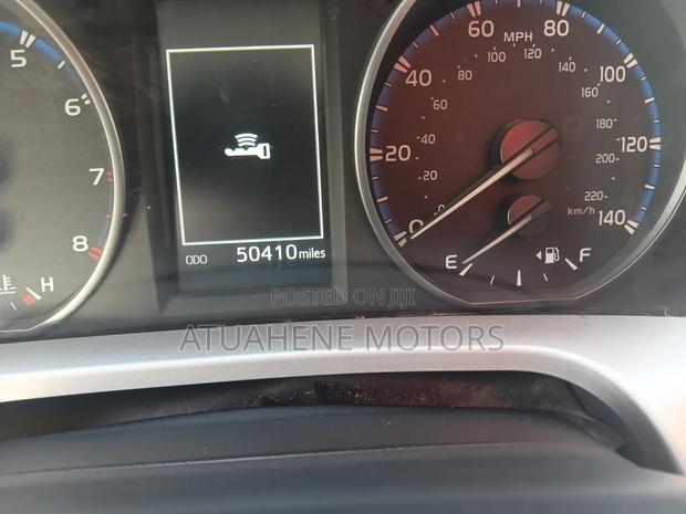 Toyota RAV4 XLE AWD (2.5L 4cyl 6A) 2017 Blue