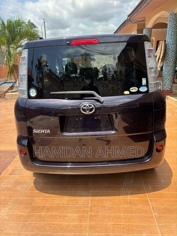 Toyota Sienta 1.5 FWD 2012 Purple
