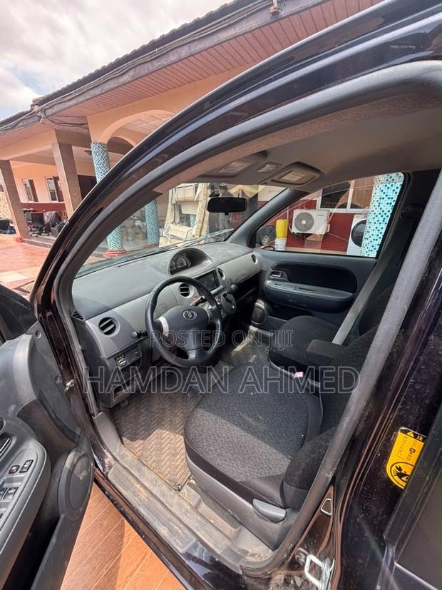 Toyota Sienta 1.5 FWD 2012 Purple