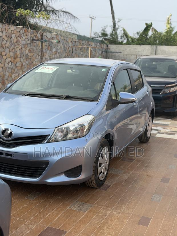 Toyota Vitz 1.3 FWD 5dr 2012 Blue