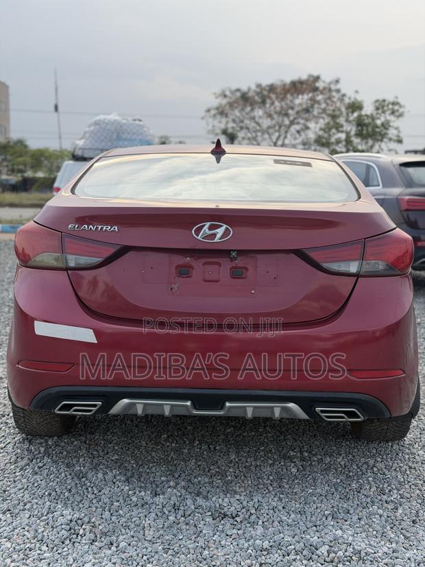 Hyundai Elantra Limited Sedan FWD (1.8L 4cyl 6A) 2016 Red